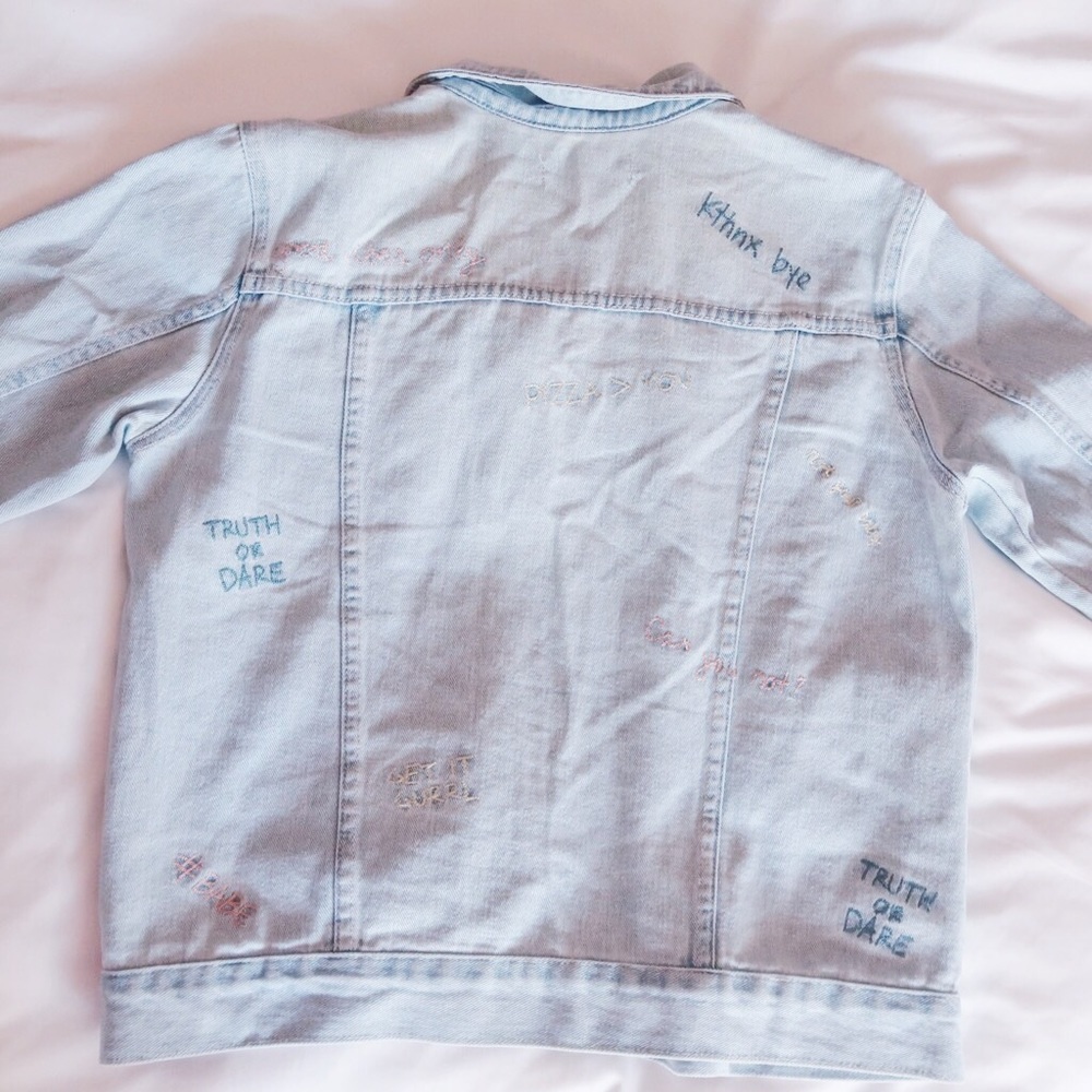 🆑 LIGHT WASHED DENIM JACKET WITH EMBROIDERY 🌻 - Picture 4 of 4